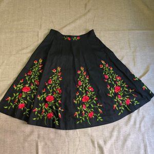 Neiman Marcus floral embroidered skirt Sz 6 EUC